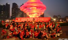 迎国庆 青岛“小榉叶”志愿者义卖资助阳光少年