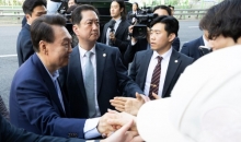 韩媒：尹锡悦出席涉内乱刑案庭审 亲口否认指控