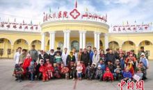 新疆喀什迎来深圳"爱心使者"救助"太阳的孩子"