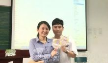 别人家老师！安徽大学女教师自费给全班学生发儿童节礼物